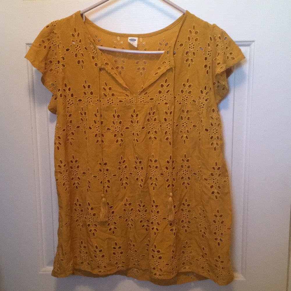 Old Navy medium eyelet shirt